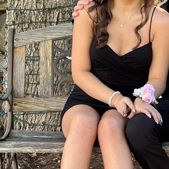 Black sparkly homecoming dress - Picture 3 of 4